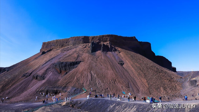 铲子下的“火山财富梦”：乌兰哈达寻宝背后的经济冲动与生态代价
