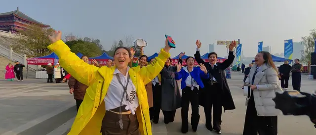 网络名人打卡南充（国际）徒步节，解锁一江两岸无限美