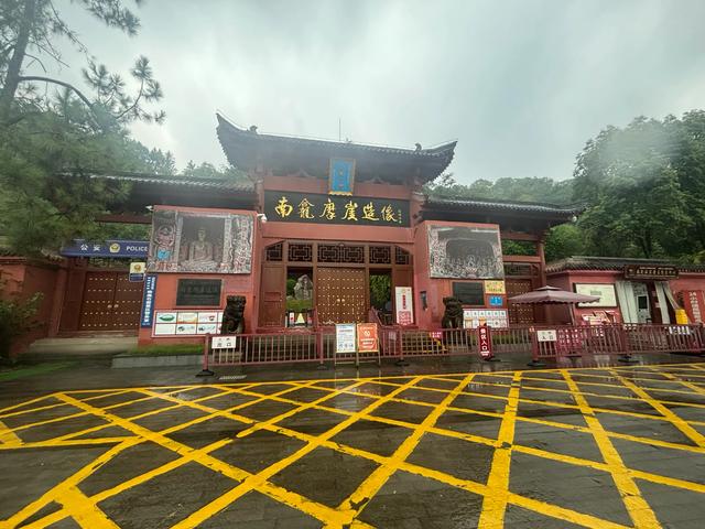 七言·雨沐佛光