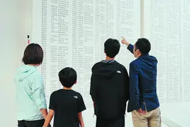 渡江战役纪念馆迎来一家“特殊游客”图片