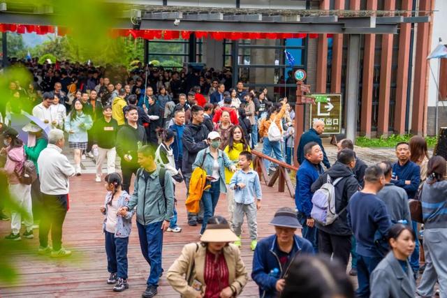 明月山全面进入旅游旺季，多维业态共绘秋冬盛景！