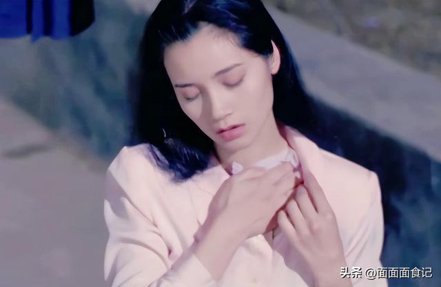 认干爹，拍风月片，被导演霸王硬上弓，没想到如今53岁下场唏嘘