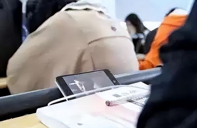 大学生就业真的难吗？人民日报曾怒批大学生：你不失业，天理难容
