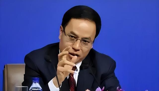 国家出手！6大首富落网，坑惨老百姓欲移民跑路，没一个值得原谅