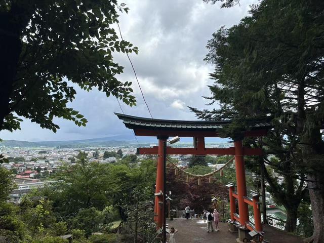 富士山下，谁能凭爱意要富士山私有
