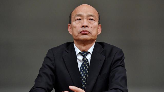 首场辩论结束，张亚中作出保证	，当选就谋求统一，韩国瑜率团离岛