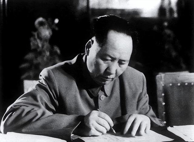 如果毛岸英不牺牲，毛主席会不会让他接班？历史早就给出了答案！