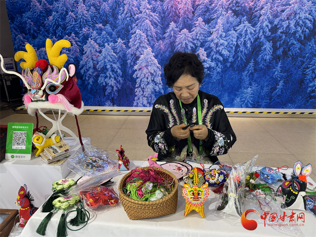 甘肃丝路非遗闪耀第八届进博会 为中外人文交流添彩