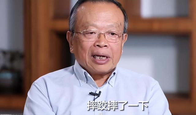 103岁杨振宁因病逝世！最后露面曝光，3年前曾因摔倒导致脊椎骨裂