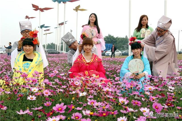 金秋佛山簪花觅花香，如果您是大男人，愿意头上戴花出游吗？