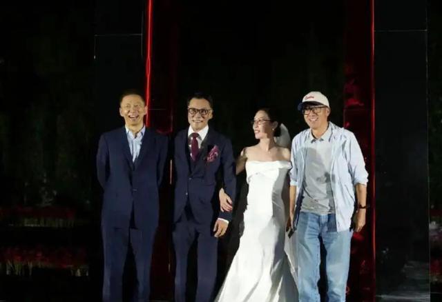李国庆大婚，凭4个举动口碑暴增，对比96年与前妻婚礼，差距明显