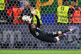 C罗加时失点泪洒赛场，科斯塔点球大战三次扑点助葡萄牙淘汰斯洛文尼亚晋级，1/4决赛葡法对阵悬念拉满图片