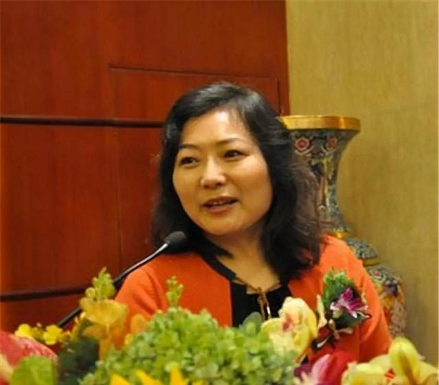 手握11万亩地皮，银行存七百多亿，她才是我国隐形“地产女首富”