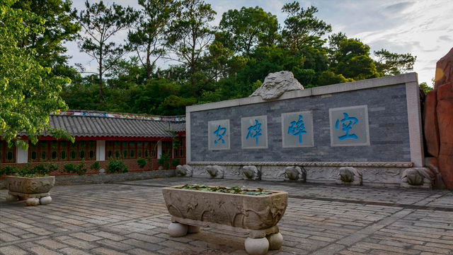 鼓山深处小众静谧寺庙，名气虽没涌泉寺大，但也是座绝美的观景台