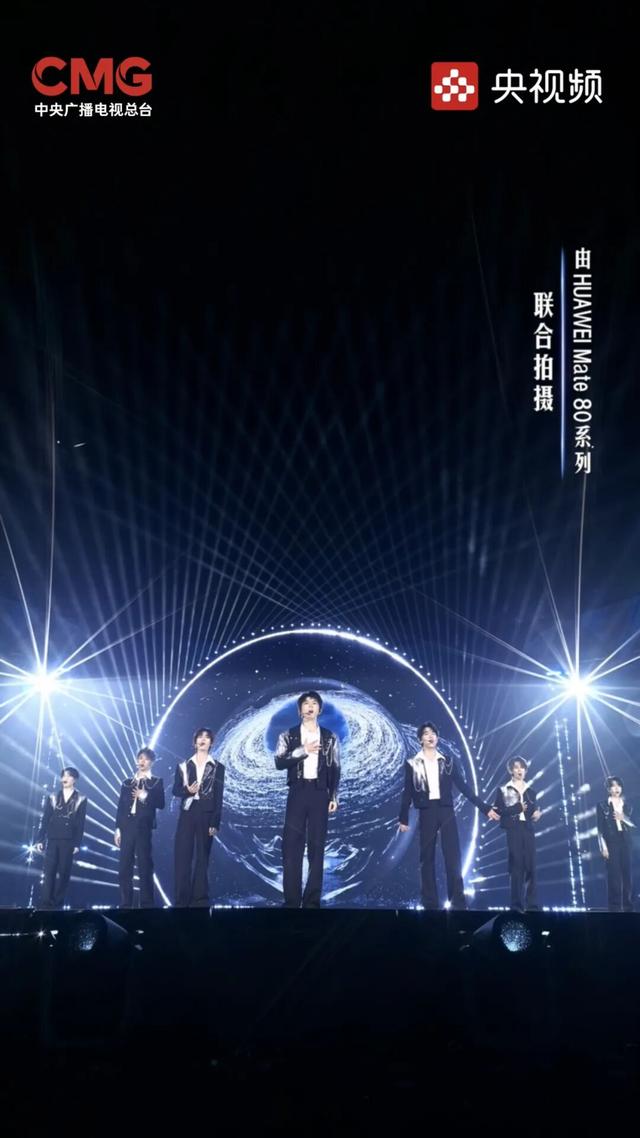 用手机拍摄鸿蒙盛典，是创新还是冒险？