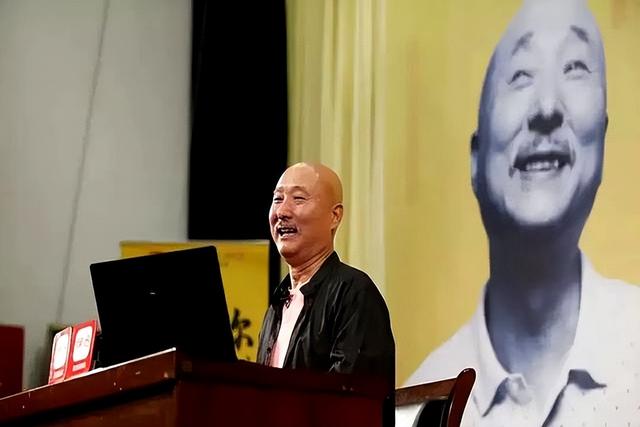 泪目了，郭德纲的一句话，将陈佩斯人生如戏的境遇体现得淋漓尽致