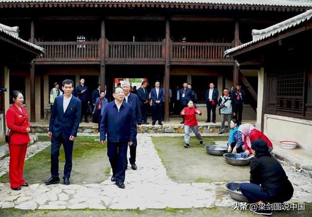 甘肃省陇南市宕昌县，哈达铺镇红军长征经过90周年纪念盛世。