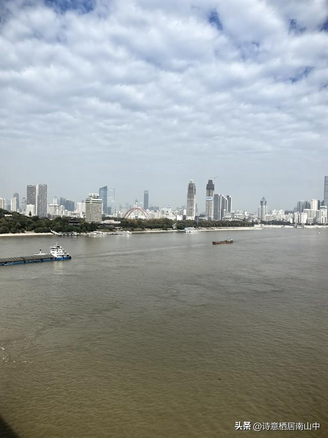 环长江(内环)骑行观光的路线与趣味:一江秋光连天际，满城烟火…