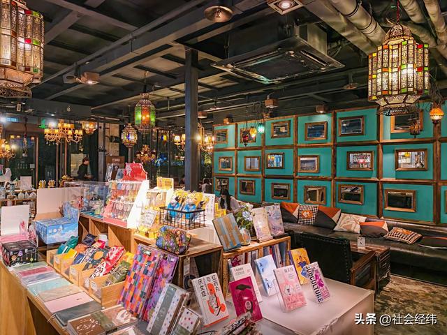 探秘中山路 286 号！奇点书集：双层秘境，多元业态焕文艺