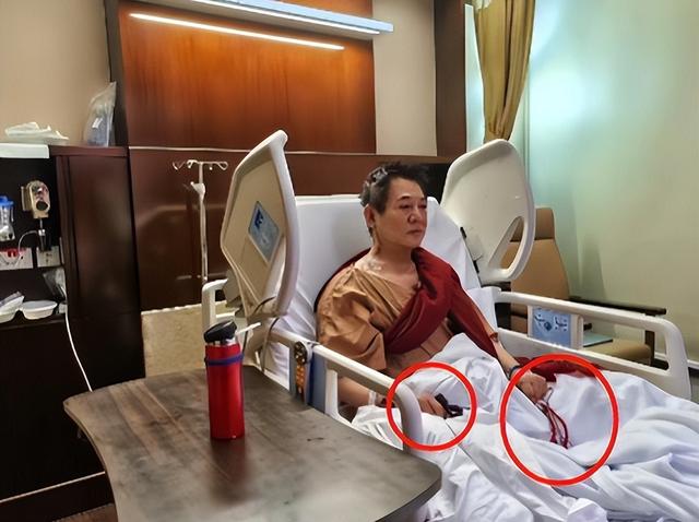 62岁李连杰回应噩耗，手术过程佛珠不离手，聊天记录透露更多细节