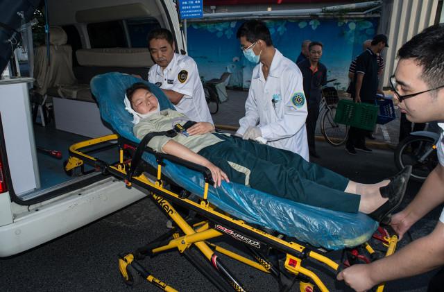 万米高空惊现"中医侠女"！徒手救昏厥男孩，这些急救法人人该学