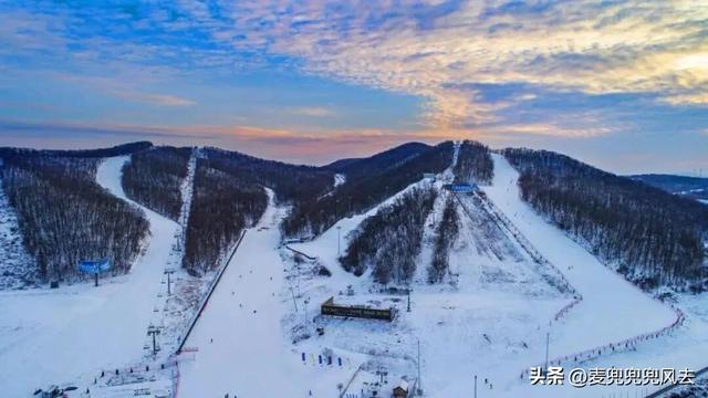 初雪落仙山：邂逅峨眉山最静谧的初冬，领略银装素裹的人间仙境！