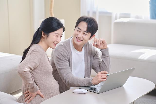 梁建章：育儿补贴是生育福利的起步