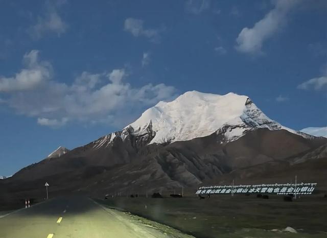 在蔡国强“升龙”的雪山脚下，我和当地人一起捡垃圾