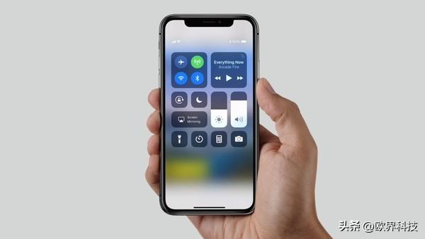 iOS 26 震撼发布！全新液态玻璃设计，多项功能大升级