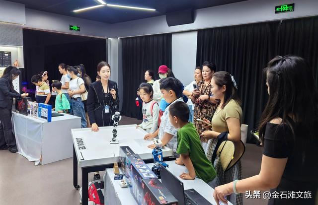 长假前两天，金石滩各景点活动多人气旺