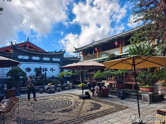 古纳西风情撞上现代文旅，雪山脚下白沙藏着热闹新地标