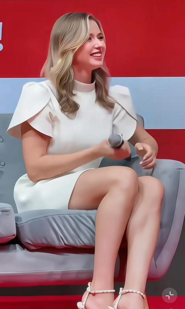 曾经的天才少女瓦利耶娃，如今瘦了长开了也美了，女性魅力爆棚