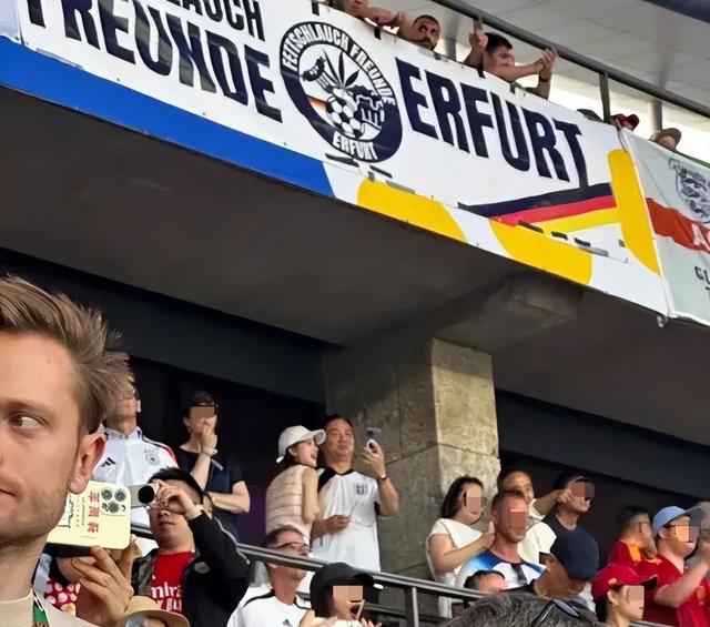 刘强东朋友圈的一句“抱怨”，为何能引爆热搜？