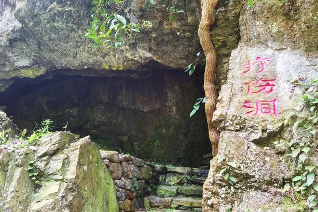 一脚踏进“冰瀑古道”！网友：哇！这里有点冷