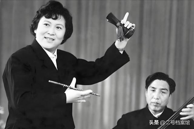 81岁刘兰芳现状凄惨，住北京破房商演不敢停	，因儿子去世被网暴