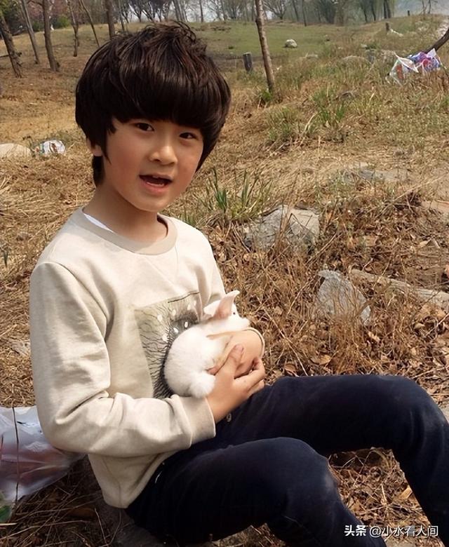 曝张亮儿子搞大女同学肚子，刚过18岁，3年前就有征兆，星途崩塌