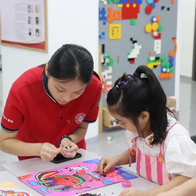青春助力“百千万工程” ｜广州城市理工学院“璀璨之星”实践团:当非遗遇上AI，传统与科技的美学对话