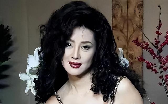 她是中国第一美妇，因太美曾被克林顿接见，为显年轻28年不近男色