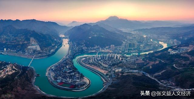 百年难修宜万铁路：每公里造价超青藏 2 倍，桥隧密布的奇迹