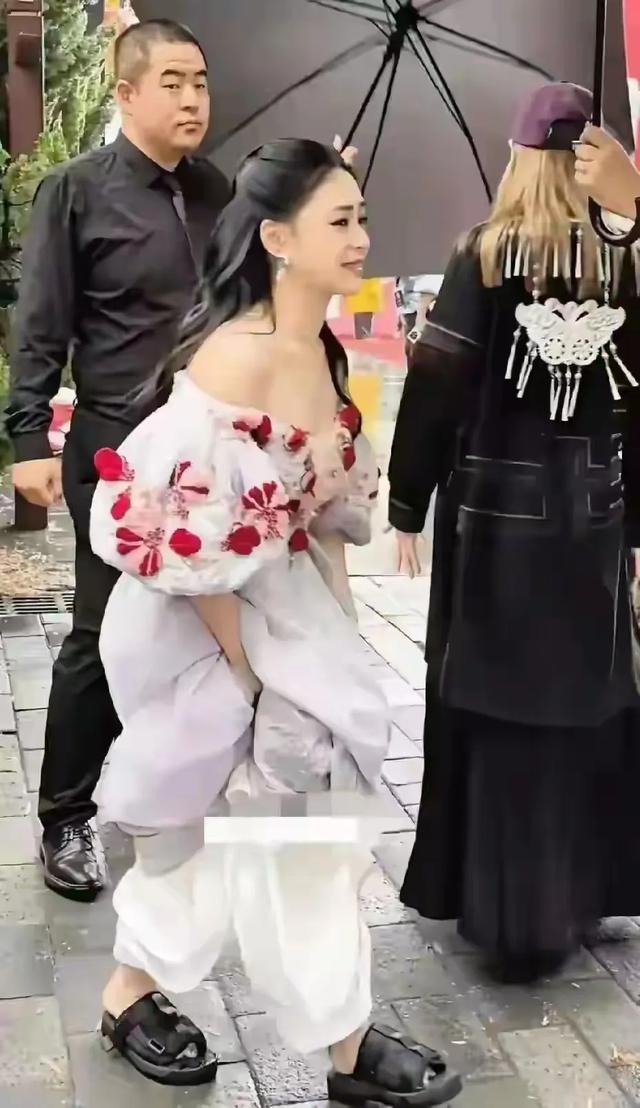 万万没有想到，女神现实中居然那么矮，白瞎我看了十几年电视