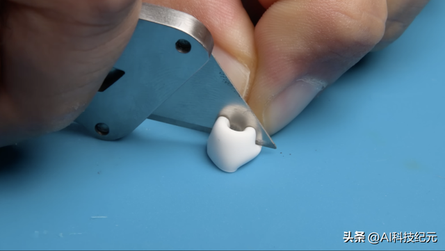 苹果AirPods Pro 3重磅拆解：可修复性0分，无法维修用完只能丢弃