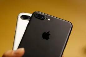 果粉自适应？盘点历代iPhone取消的配置，网友：iPhone 16取消啥？图片