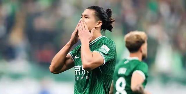 两个点球，被扑重罚！足协杯国安夺冠陷四大争议：裁判是否又保送