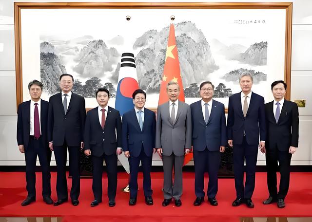 特朗普再急也没用：李在明的密信已经送到北京，金正恩真沉得住气