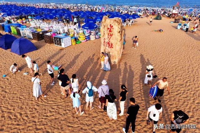 西海岸金沙滩，“人浪”来袭！