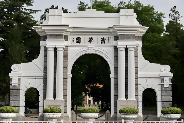 江西3名学霸拒报清北后，内蒙古高考645分，不选清华去“双非”？