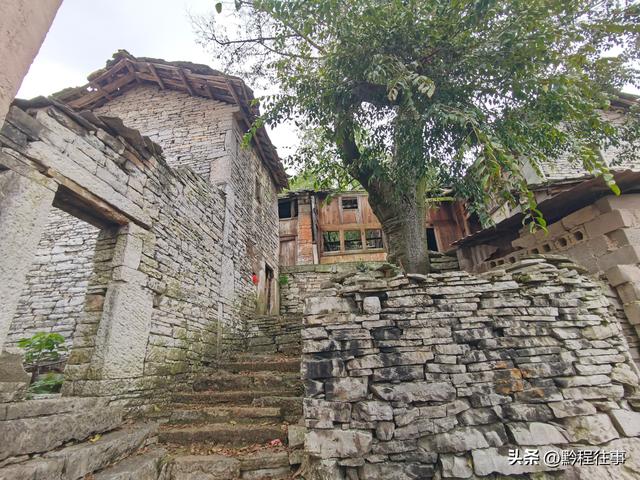 偏远乡野中寻找一个古寺遗址，探险一个深邃溶洞