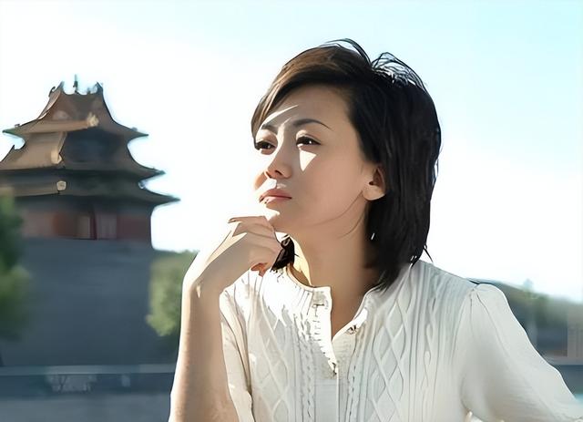 至今未婚的5位央视女主持，个个情史干净，最大52岁最小35岁