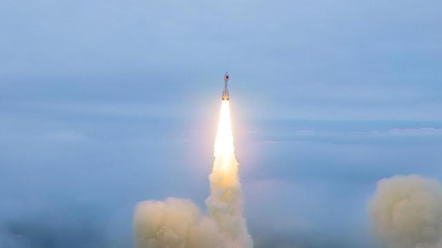 中国私人航天创造历史 全球最大固体火箭二次发射成功