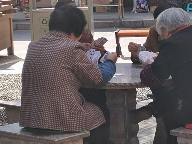 40岁男子2000元搞定女邻居，20天后，女子终于承认早就爱上他